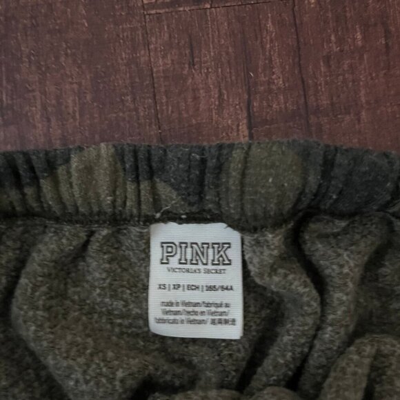 Victoria's Secret PINK Camo Sweatpants - XS - Picture 2 of 2